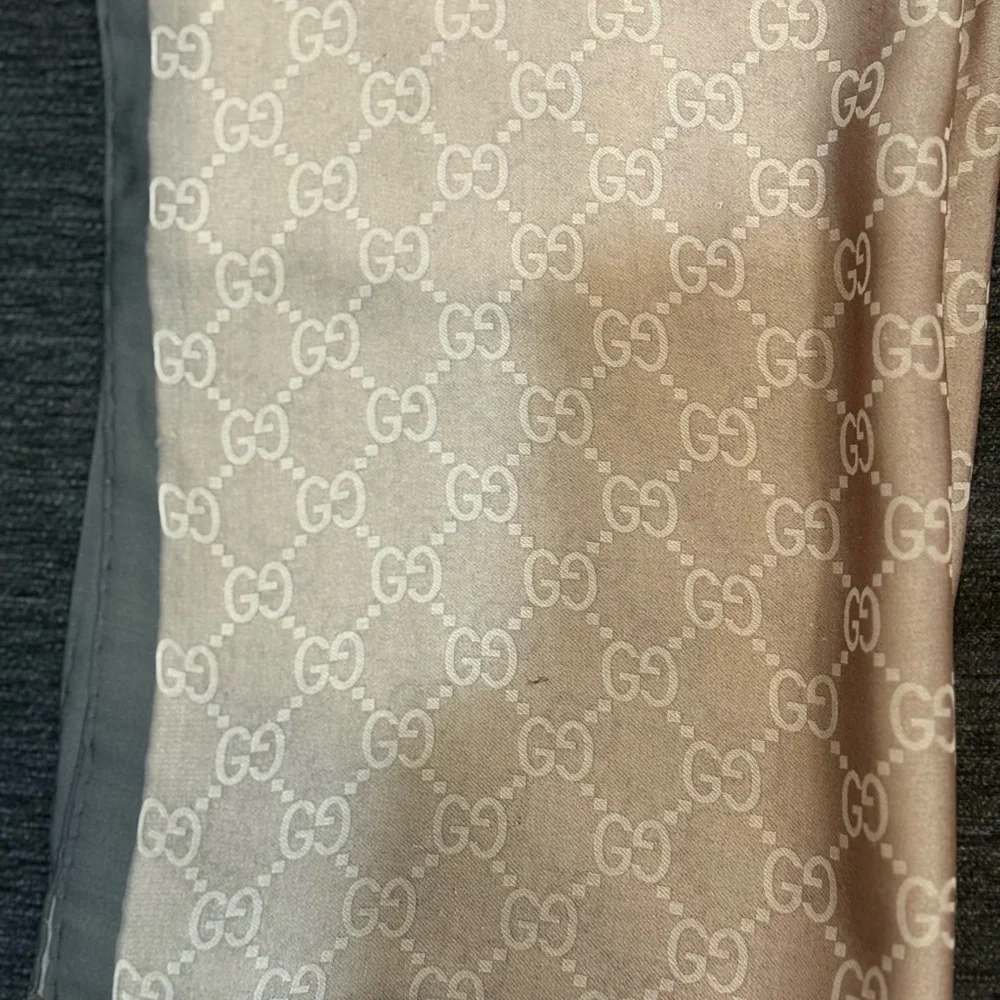 Gucci Vintage Classic GG Limited 100% Silk Scarf - Picture 3 of 7